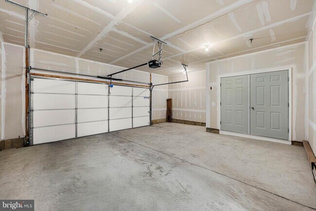 Building Photo - 105 Vaughn Dr