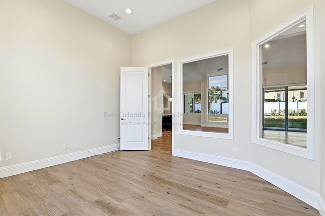 Building Photo - 705 Largovista Dr