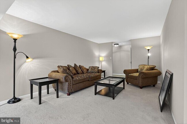 Building Photo - 2063 Royal Fern Ct