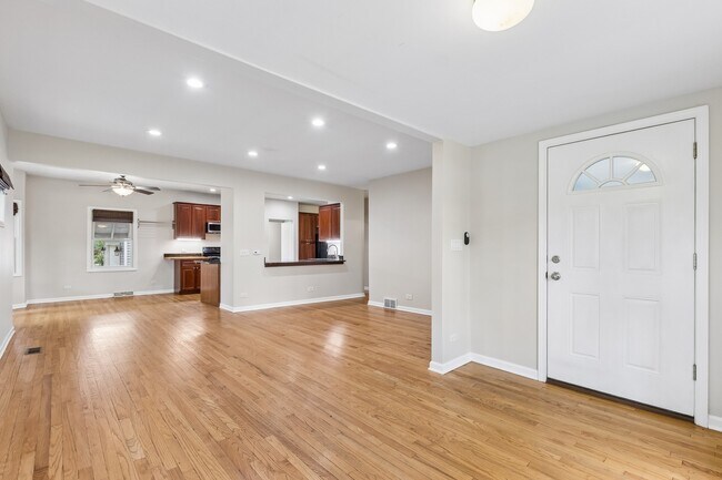 Building Photo - 255 N Happ Rd