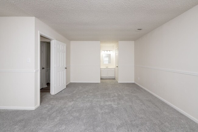 Building Photo - Newly Renovated 3 Bedrooms 2.5 Bathroom Home