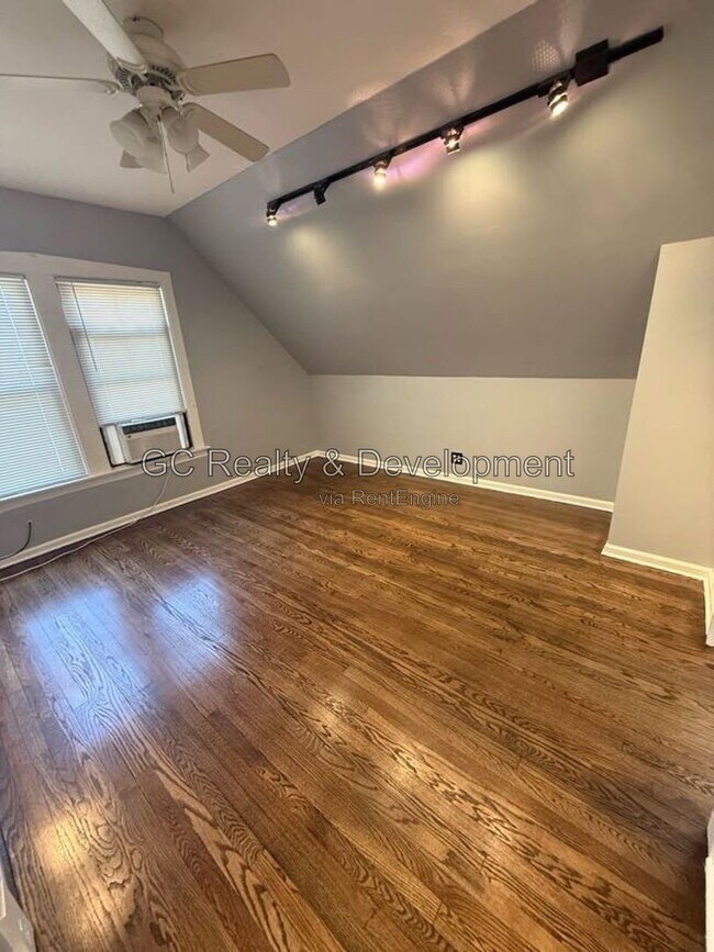 Building Photo - 5709 W Dakin St