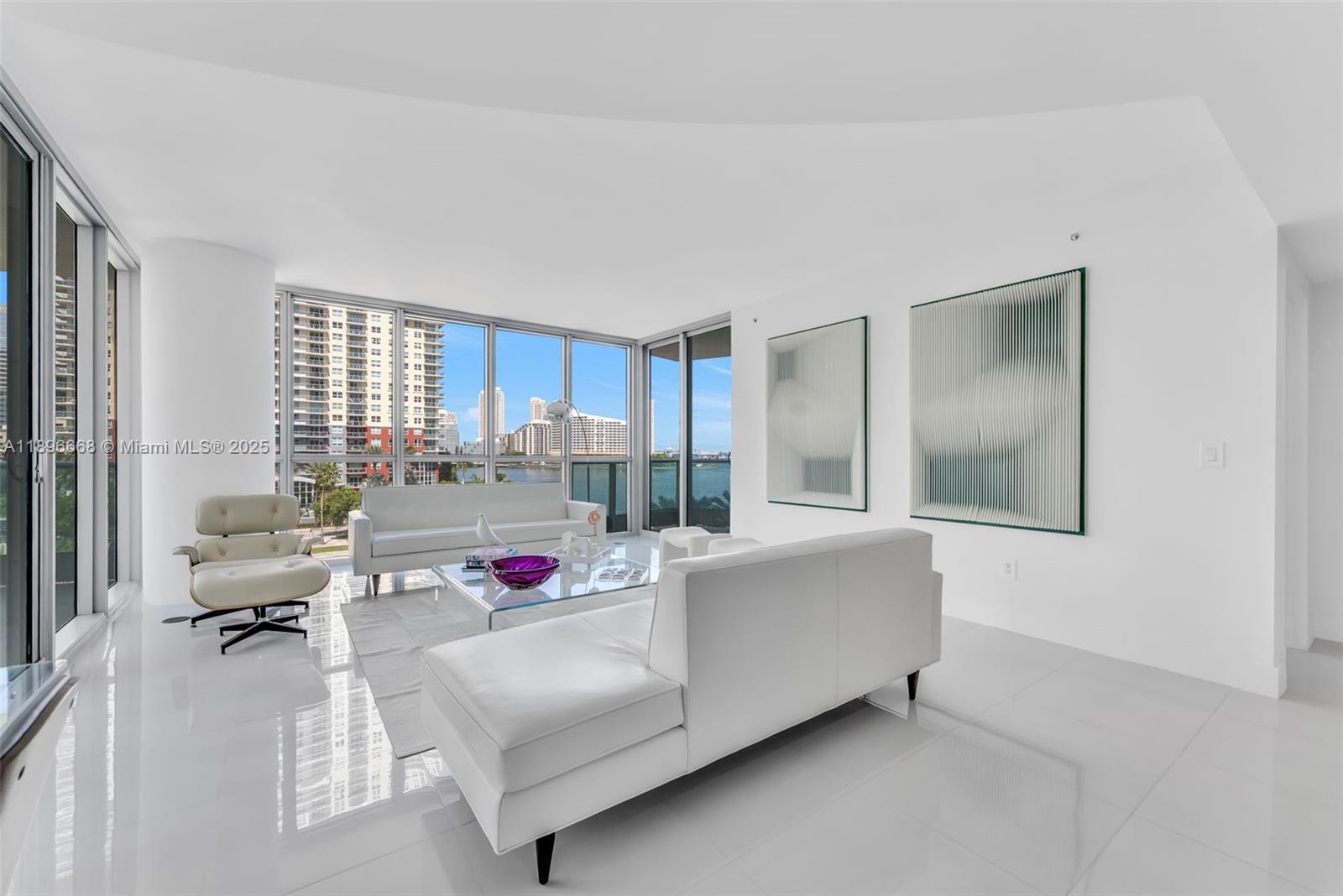 Building Photo - 1331 Brickell Bay Dr