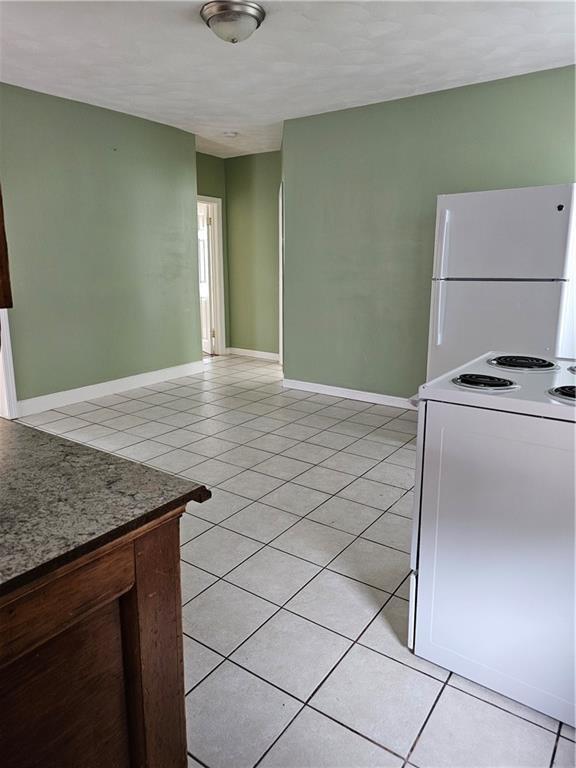 Building Photo - 37 1/2 Pleasant St