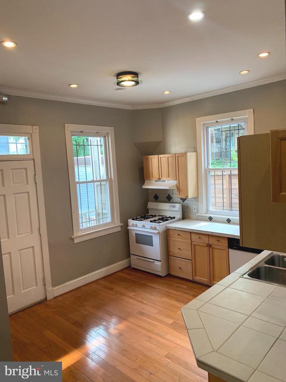 Building Photo - 15 Seaton Pl NW