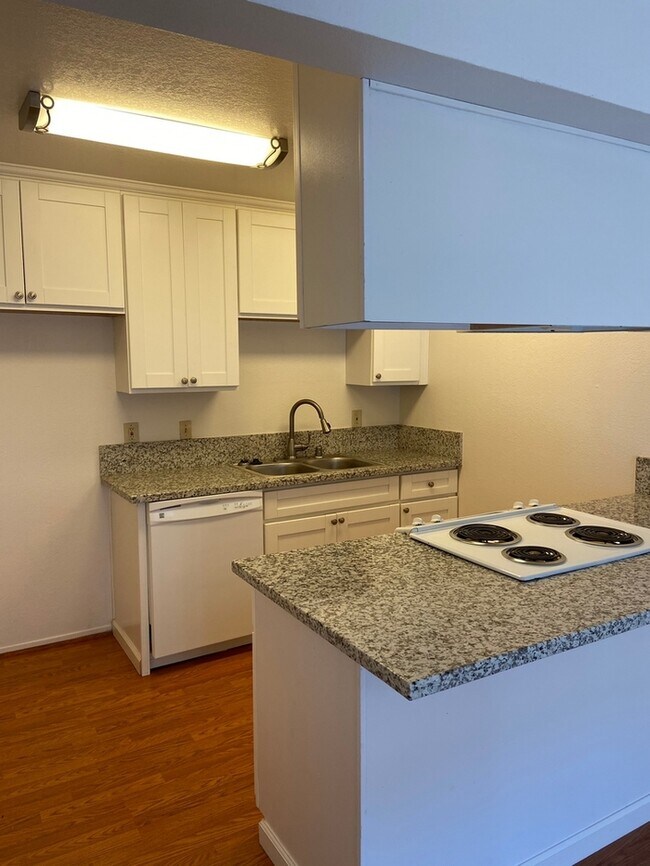 Building Photo - Charming duplex in Folsom!