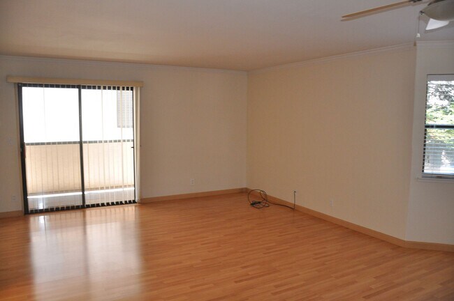Building Photo - Gorgeous 2/2 near Hwy 101 & Fair Oaks with AC and Garage, 2 miles to Downtown Sunnyvale