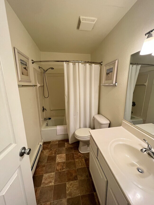 Building Photo - 3106 Village Ct