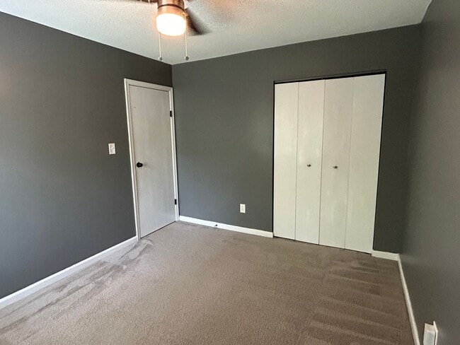 Building Photo - Wonderful 4 bed, 2.5 bath Single Family Ho...