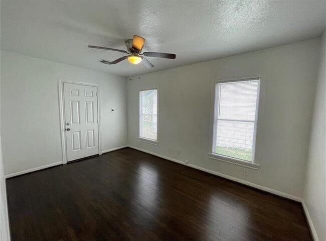 Building Photo - 7139 Linden St