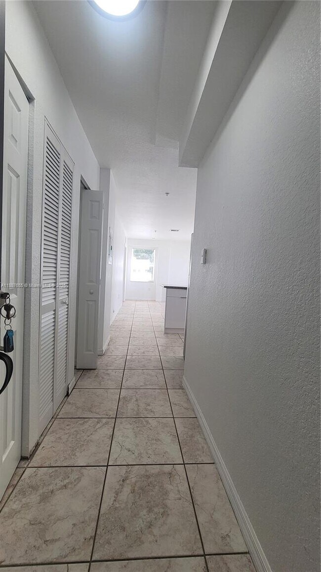 Building Photo - 520 SW 5th St