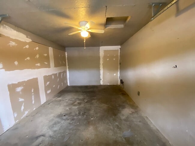 Building Photo - NE Visalia home coming soon!