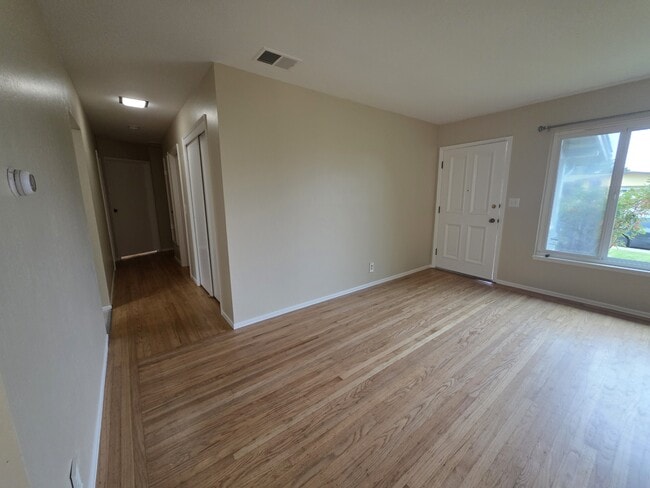 Building Photo - 2440 Maywood Dr