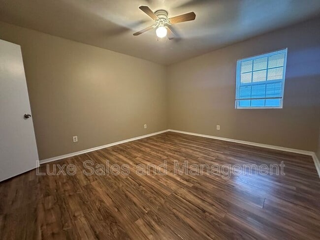 Building Photo - 6032 NW Expressway