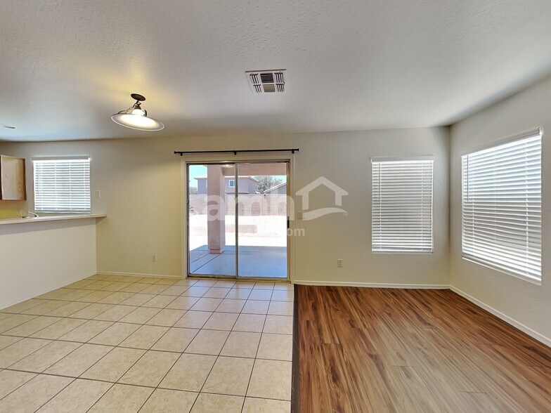 Building Photo - 11818 W Altadena Ave