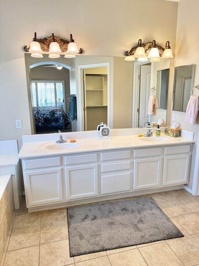 Building Photo - 3-6 Month Rental, Amazing Water Front Property With Private Pool!