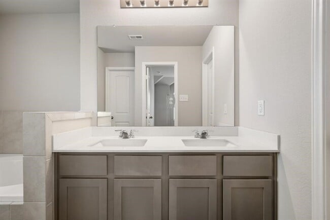 Building Photo - 2580 Westslope Dr