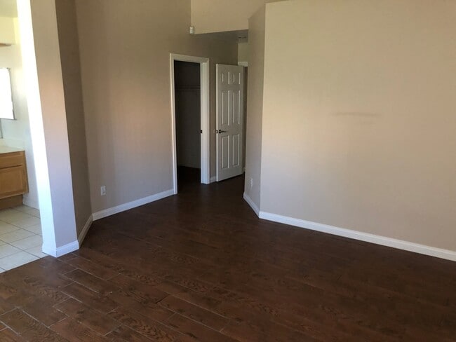 Building Photo - Gorgeous and Large  4 bedroom Custom Single Story Rental Home