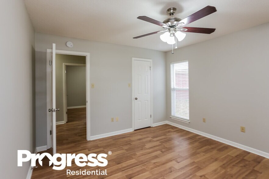 Building Photo - 5850 Waverly Dr