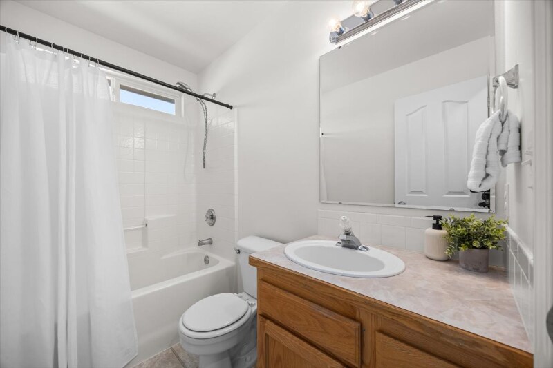 Building Photo - 5174 N Rothmans Ave