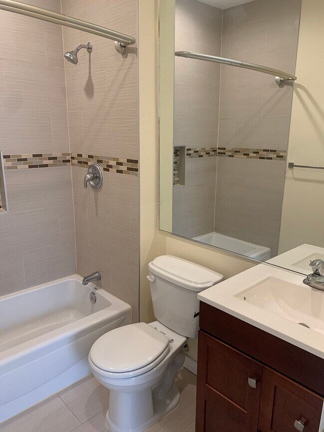 Building Photo - 10404 S Main St