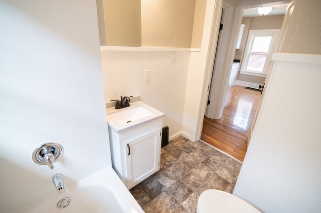 Building Photo - 1305 Cottage Ln