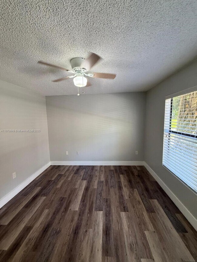 Building Photo - 15600 SW 106th Ln