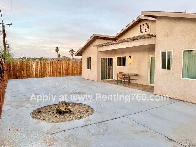 Building Photo - Gorgeous & Spacious 4 Bed Home