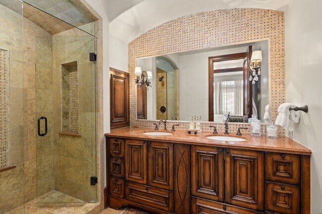 Building Photo - 472 Thunderbowl Ln