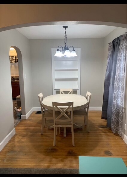 Building Photo - 2004 Oak Ave