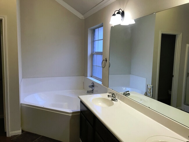 Building Photo - Duplex
