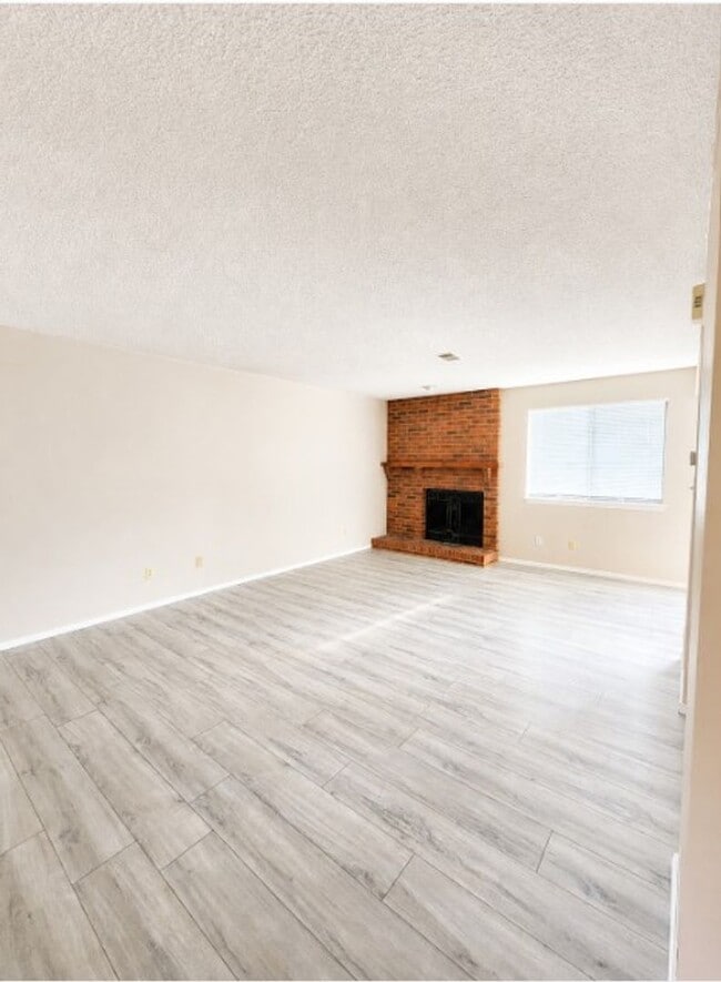 Building Photo - 1062 S Yampa St