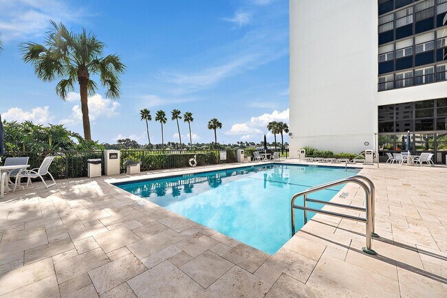 Building Photo - 356 Golfview Rd