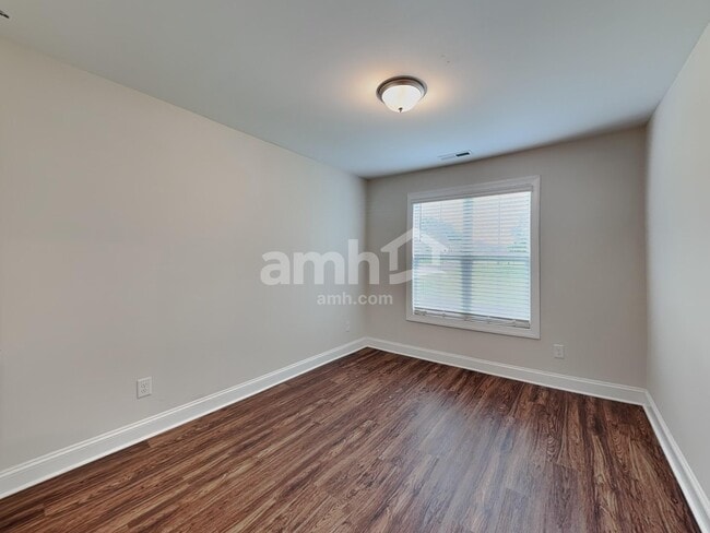 Building Photo - 409 Forest Glen Dr