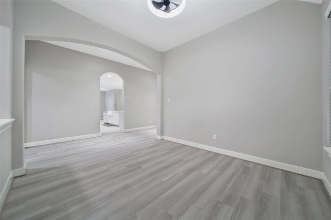 Building Photo - 6314 Hidden Alley Dr