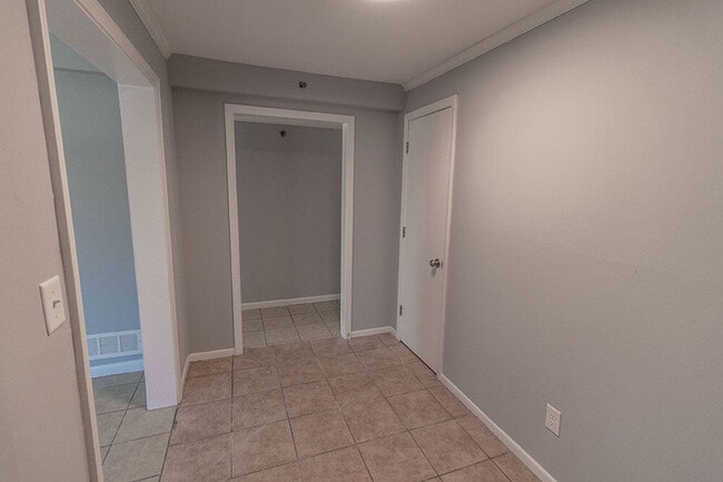 Building Photo - 706 Demaret Dr