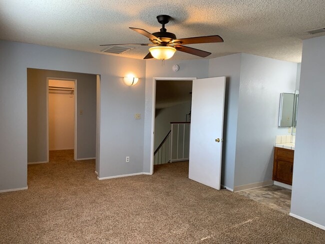 Building Photo - 4525 Trumbull Dr