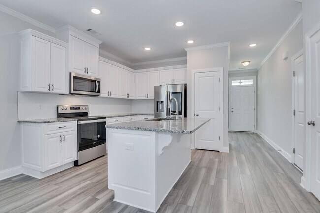 Building Photo - 3 Bedroom 2 Bathroom Ranch