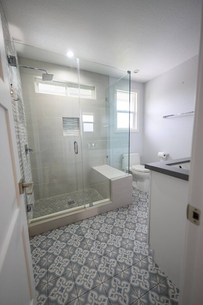 Building Photo - 2107 Dufour Ave