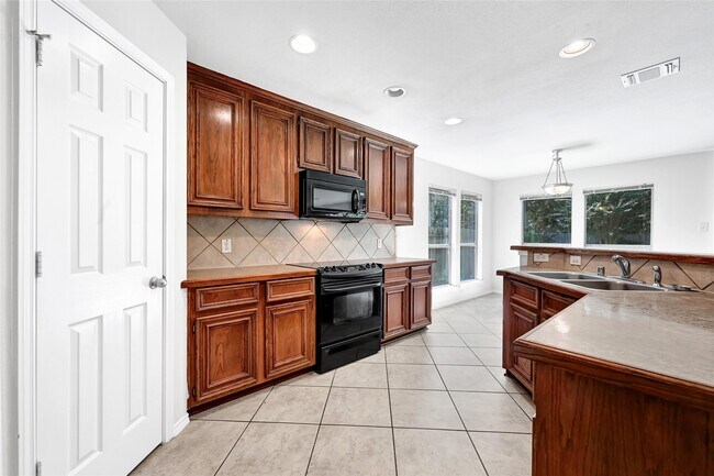 Building Photo - 11927 Shallow Oaks Dr