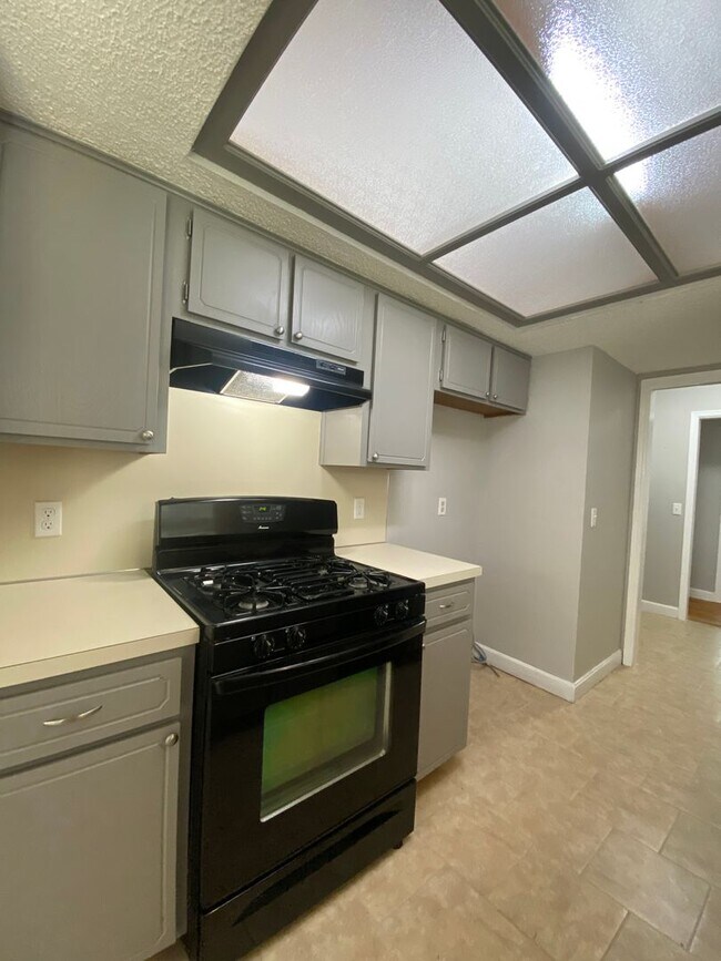 Building Photo - COMING SOON: 3 bedroom house with 2 baths in Broken Arrow!!