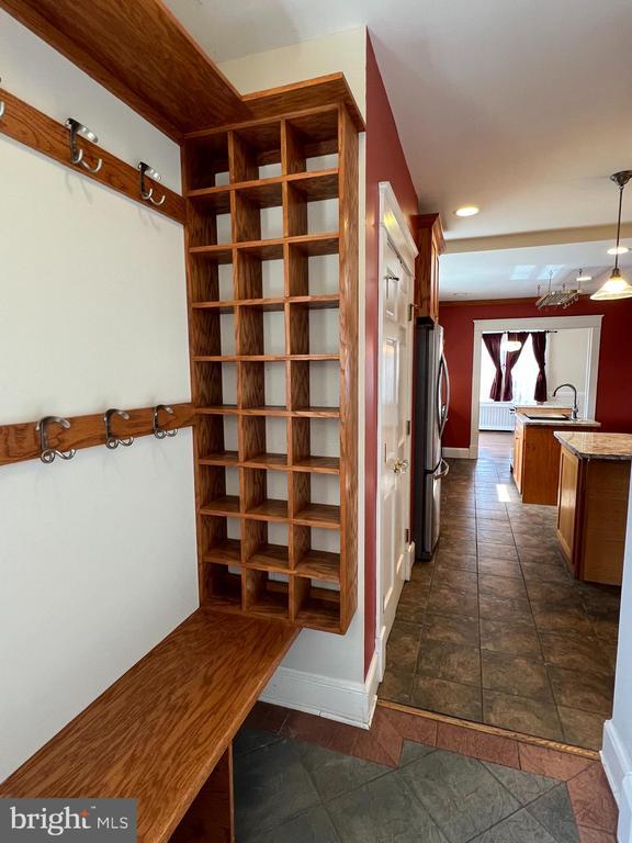 Building Photo - 2237 N Wakefield St