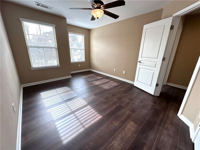 Building Photo - 2186 Hillview Dr NE