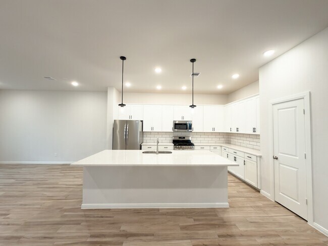 Building Photo - 42504 Rustico Rd