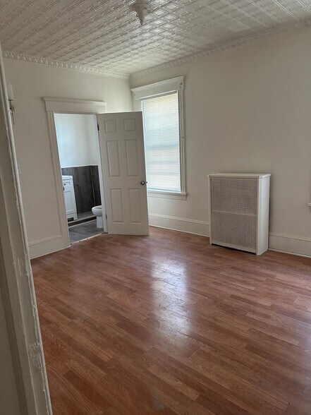 Building Photo - 89 Downs St