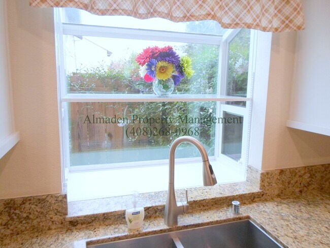 Building Photo - Remodeled Almaden Townhome in Great Location! Award Winning Schools! Central A/C!!