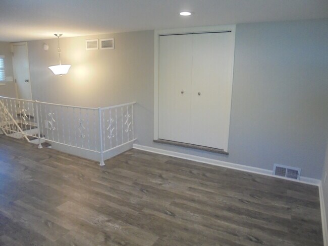 Building Photo - 1434 Walnut Dr
