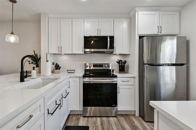 Building Photo - 9032 Mission Oaks Blvd