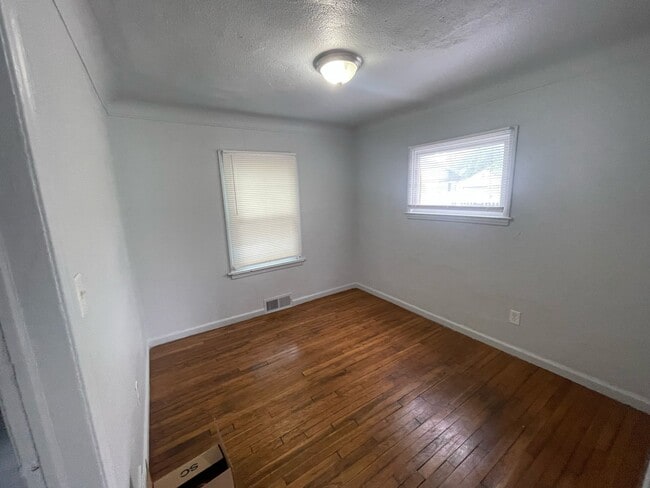 Building Photo - 18581 Evergreen Rd