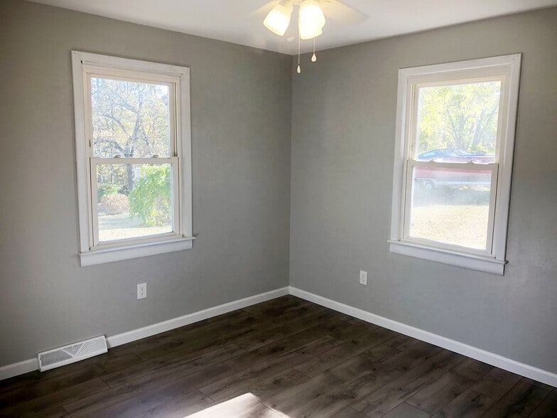 Building Photo - 7164 Hwy Bb